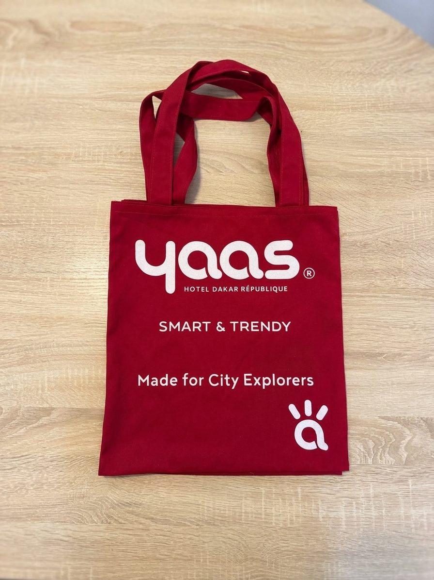 Tote bag rouge sérigraphié YAAS Hotel Dakar République